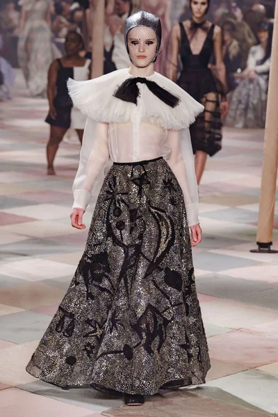 Look 53